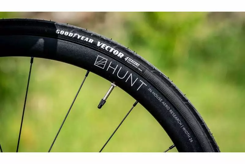 Cubierta Goodyear Vector 4 Seasons 4 Cubierta Goodyear Vector 4 Seasons - Imagen 2